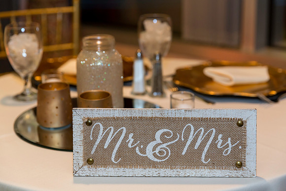 My wedding sinage "Mr & Mrs"